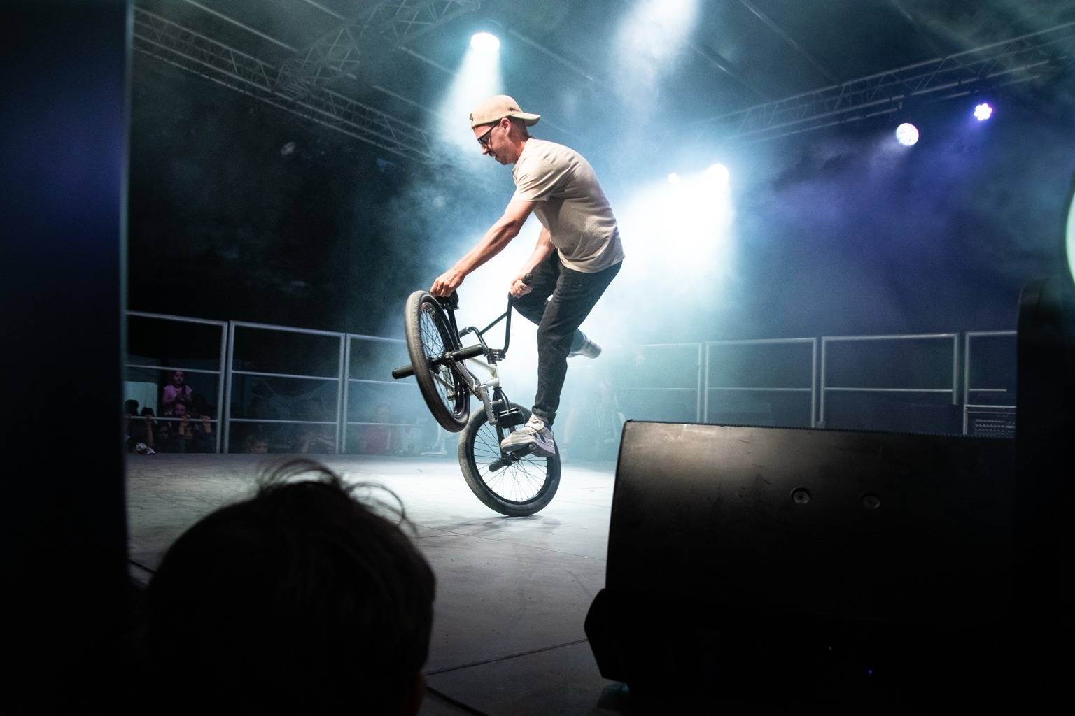 Final du spectacle BMX Flatland devant le public à Ville-d'Avray