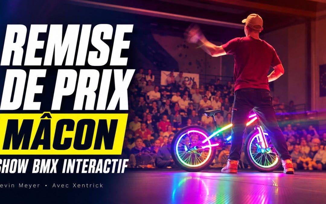 Kevin Meyer salue le public avec son BMX lumineux lors de la remise de prix à Mâcon